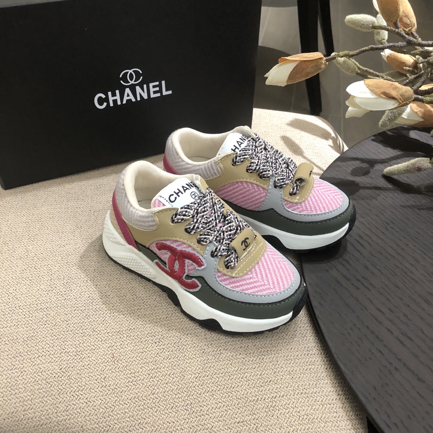 Children's shoes child